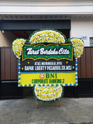 Papan Bunga Duka di Kayu Manis