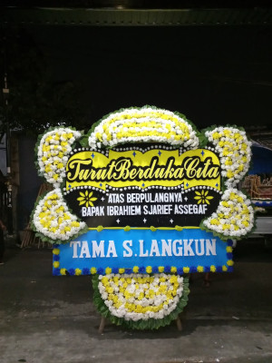 Papan Bunga Duka di Kayu Manis